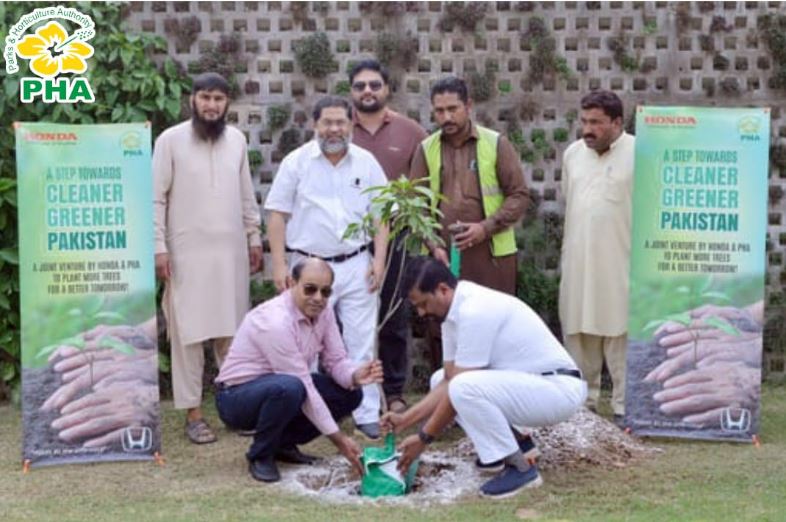 PHA, Honda Atlas Hold Clean & Green Lahore Tree Planting Voice Of Water, 2