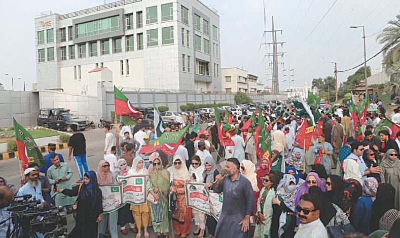 Karachi residents protest prolonged water and power outages