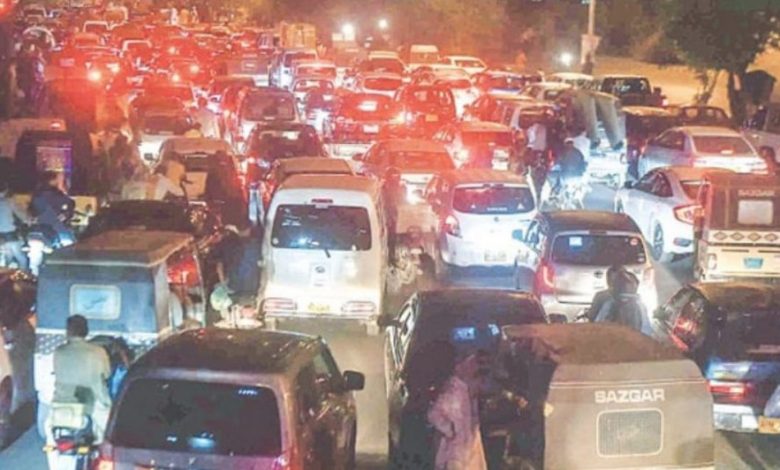 Protests Over Water Shortage, Power Outages Paralyze Karachi Traffic