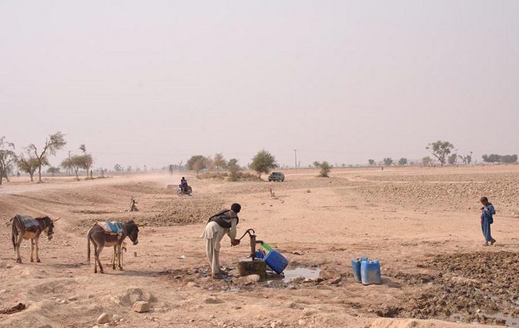 A dried-up riverbed highlighting Pakistan’s severe water crisis