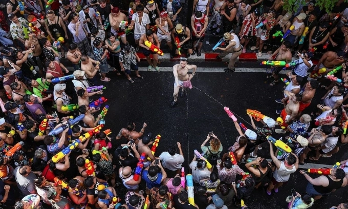 Revelers play with water as they celebrate the Songkran holiday, which marks the Thai New Year, in Bangkok, Thailand, April 13, 2025. Photo by Reuters